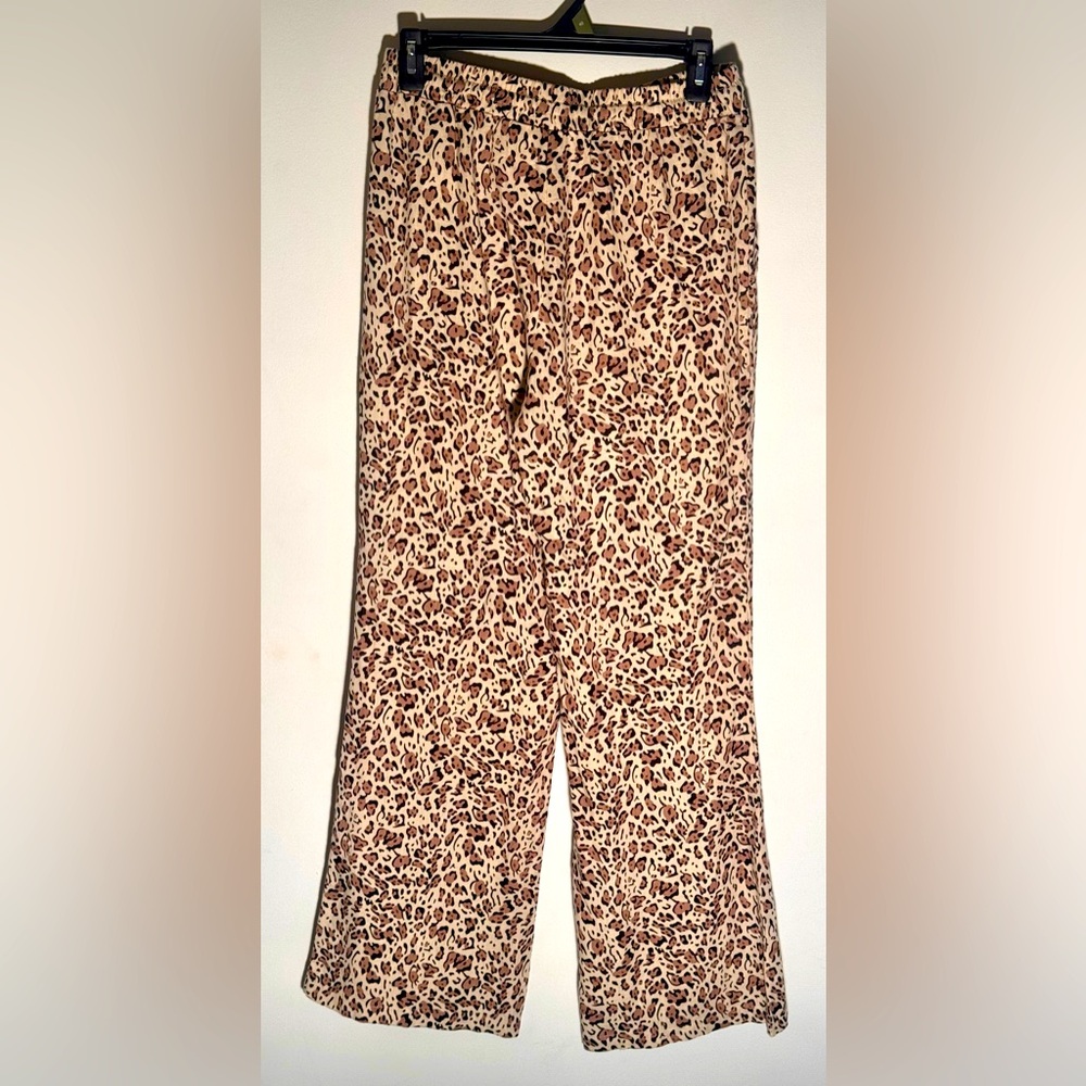 Animal print, linen style pants